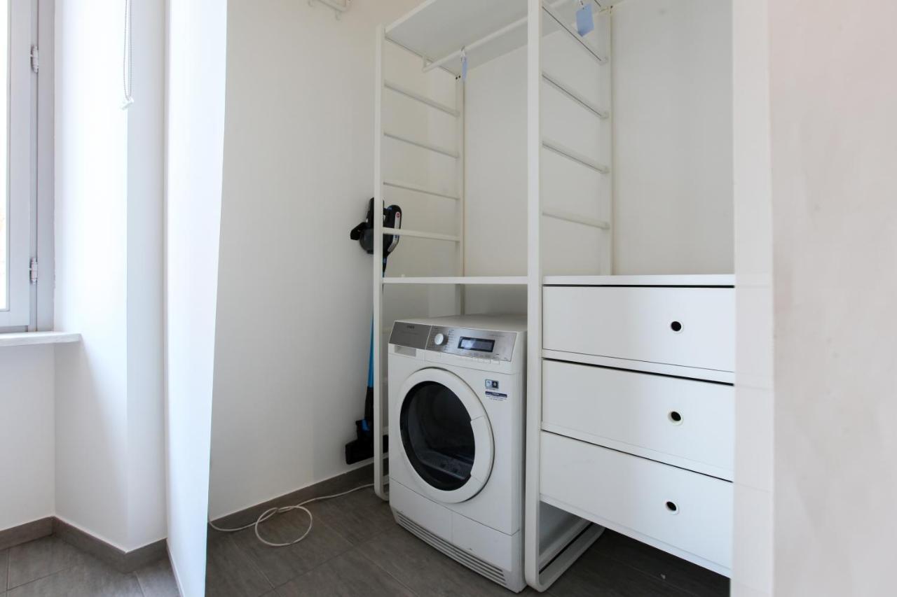 Modern Apartment Close To Shopping District Милан Экстерьер фото